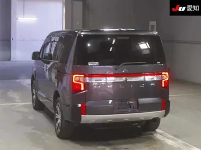 Mitsubishi DELICA D5
