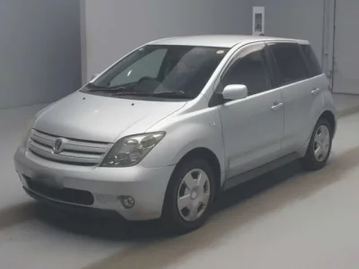 Toyota IST  с аукциона в Японии