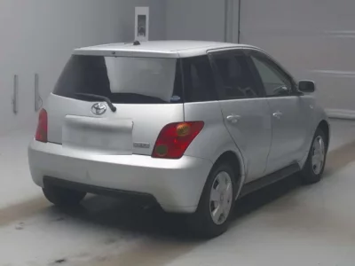 Toyota IST  с аукциона в Японии