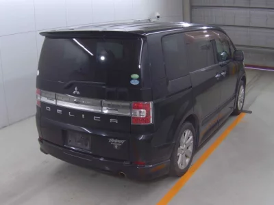 Mitsubishi DELICA D5