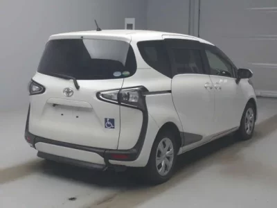 Toyota SIENTA  с аукциона в Японии