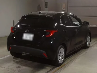 Toyota YARIS  с аукциона в Японии