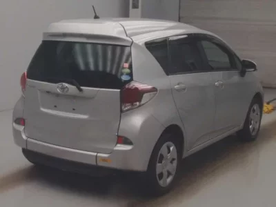 Toyota RACTIS  с аукциона в Японии