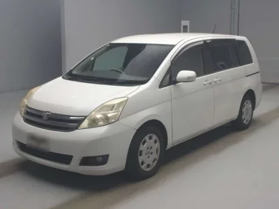 Toyota ISIS  с аукциона в Японии