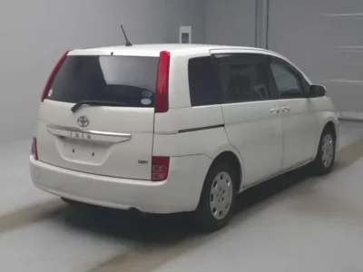 Toyota ISIS  с аукциона в Японии