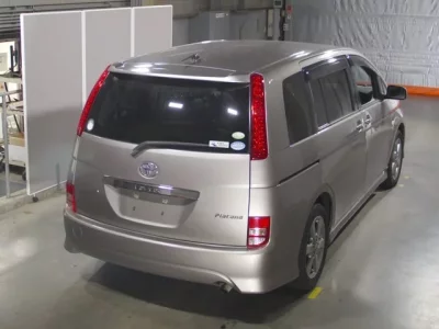 Toyota ISIS  с аукциона в Японии