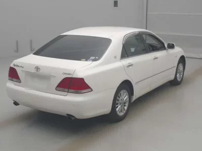 Toyota CROWN  с аукциона в Японии
