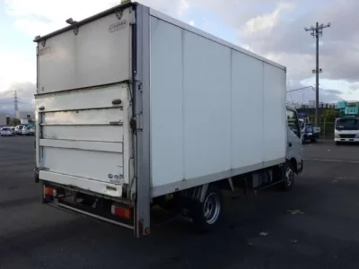 Toyota DYNA  с аукциона в Японии