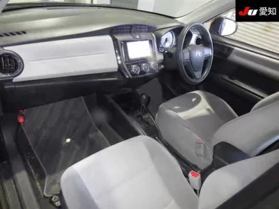 Toyota COROLLA AXIO  с аукциона в Японии