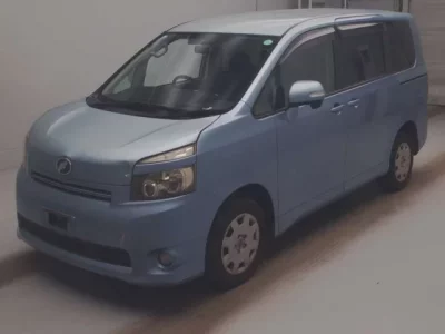 Toyota VOXY  с аукциона в Японии