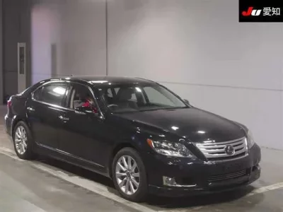 Lexus LS  с аукциона в Японии