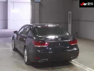 Lexus LS  с аукциона в Японии