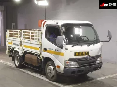 Toyota DYNA  с аукциона в Японии