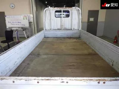 Toyota DYNA  с аукциона в Японии