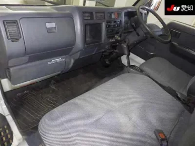 Toyota DYNA  с аукциона в Японии