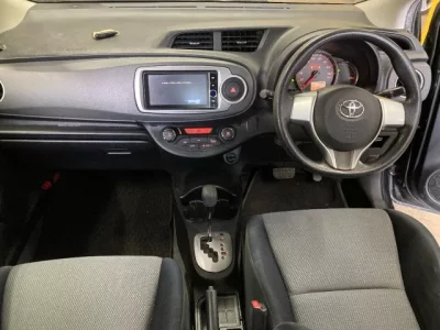 Toyota VITZ  с аукциона в Японии