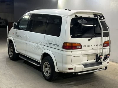 Mitsubishi DELICA