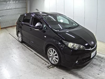 Toyota WISH  с аукциона в Японии
