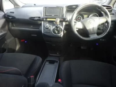 Toyota WISH  с аукциона в Японии