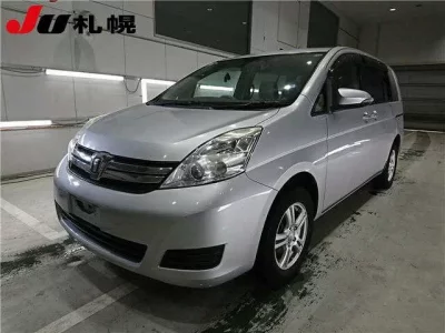 Toyota ISIS  с аукциона в Японии