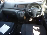 Toyota ISIS лот № 9223 оценка 3.5  с аукциона в Японии 2