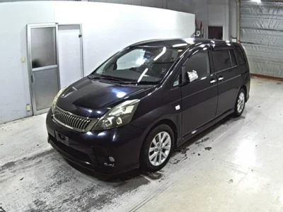 Toyota ISIS  с аукциона в Японии