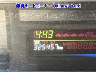 Toyota PRIUS ALPHA  с аукциона в Японии