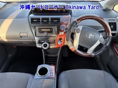 Toyota PRIUS ALPHA  с аукциона в Японии
