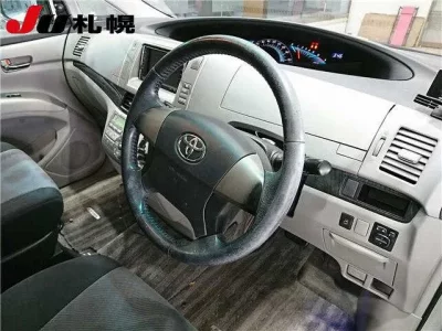 Toyota ESTIMA  с аукциона в Японии