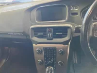 Volvo V40 лот № 25009 оценка 4  с аукциона в Японии 5