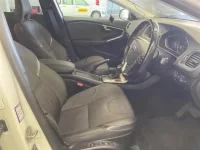 Volvo V40 лот № 25009 оценка 4  с аукциона в Японии 6