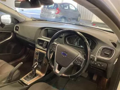 Volvo V40  с аукциона в Японии