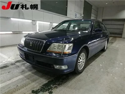 Toyota CROWN  с аукциона в Японии