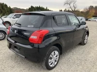Suzuki SWIFT лот № 32 оценка 3  с аукциона в Японии 1