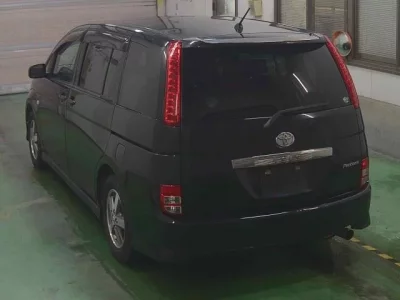 Toyota ISIS  с аукциона в Японии