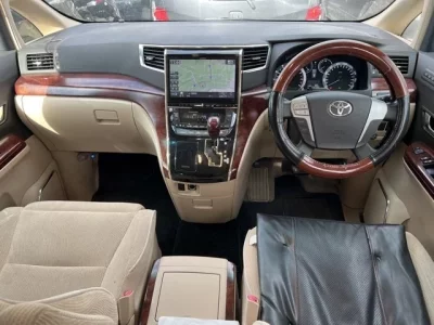 Toyota VELLFIRE  с аукциона в Японии