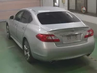 Nissan FUGA лот № 125 оценка 3.5  с аукциона в Японии 1