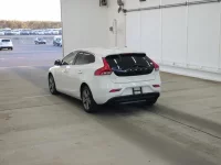 Volvo V40 лот № 5552 оценка 3.5  с аукциона в Японии 1