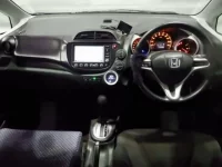 Honda FIT лот № 213 оценка 3  с аукциона в Японии 2