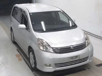 Toyota ISIS  с аукциона в Японии