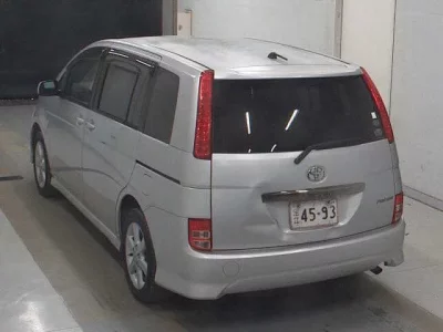 Toyota ISIS  с аукциона в Японии