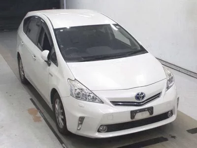 Toyota PRIUS ALPHA  с аукциона в Японии