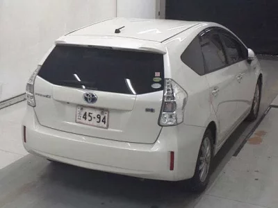 Toyota PRIUS ALPHA  с аукциона в Японии