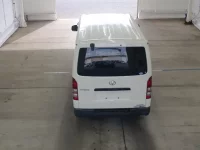 Toyota HIACE VAN лот № 5601 оценка 3  с аукциона в Японии 2