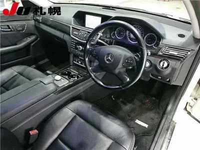Mercedes-Benz E CLASS  с аукциона в Японии