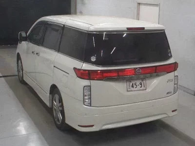 Nissan ELGRAND  с аукциона в Японии