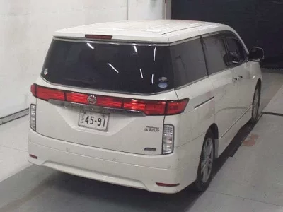 Nissan ELGRAND  с аукциона в Японии