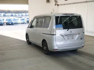 Nissan SERENA  с аукциона в Японии