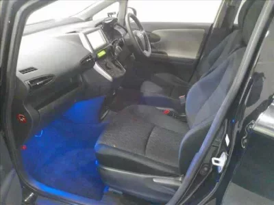 Toyota WISH  с аукциона в Японии