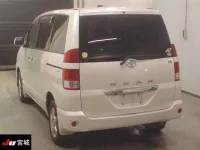 Toyota NOAH лот № 4318 оценка R  с аукциона в Японии 1